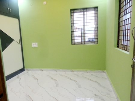 1322926322-3) Li id 373 - Master Bedroom.JPG